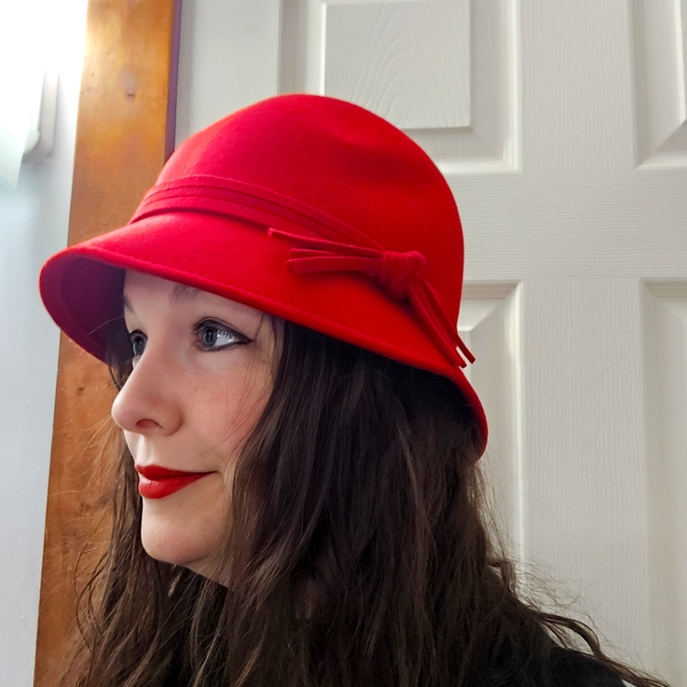 Vintage Red Cloche Hat, 100% Wool, Made in Italy.